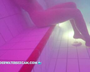 VIDEO OF THE DAY! This model teen 18+ learns to masturbate with the jet stream