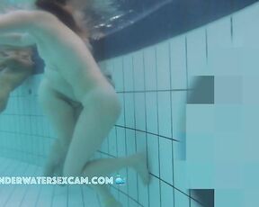 VIDEO OF THE DAY! Crazy girl is fingering in public pool!