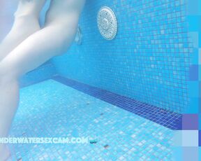 VIDEO OF THE DAY! HOT teen 18+ couple plays underwater games