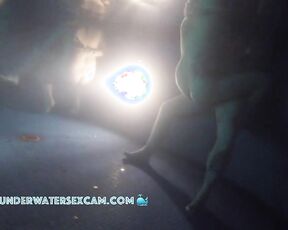 VIDEO OF THE DAY! Professional underwater fucker