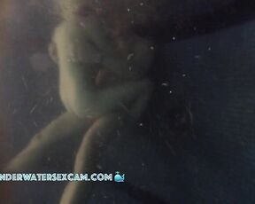 VIDEO OF THE DAY! Fucking in the dark warm water
