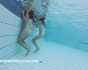 VIDEO OF THE DAY! Teen 18+ twin sisters bodies comparison
