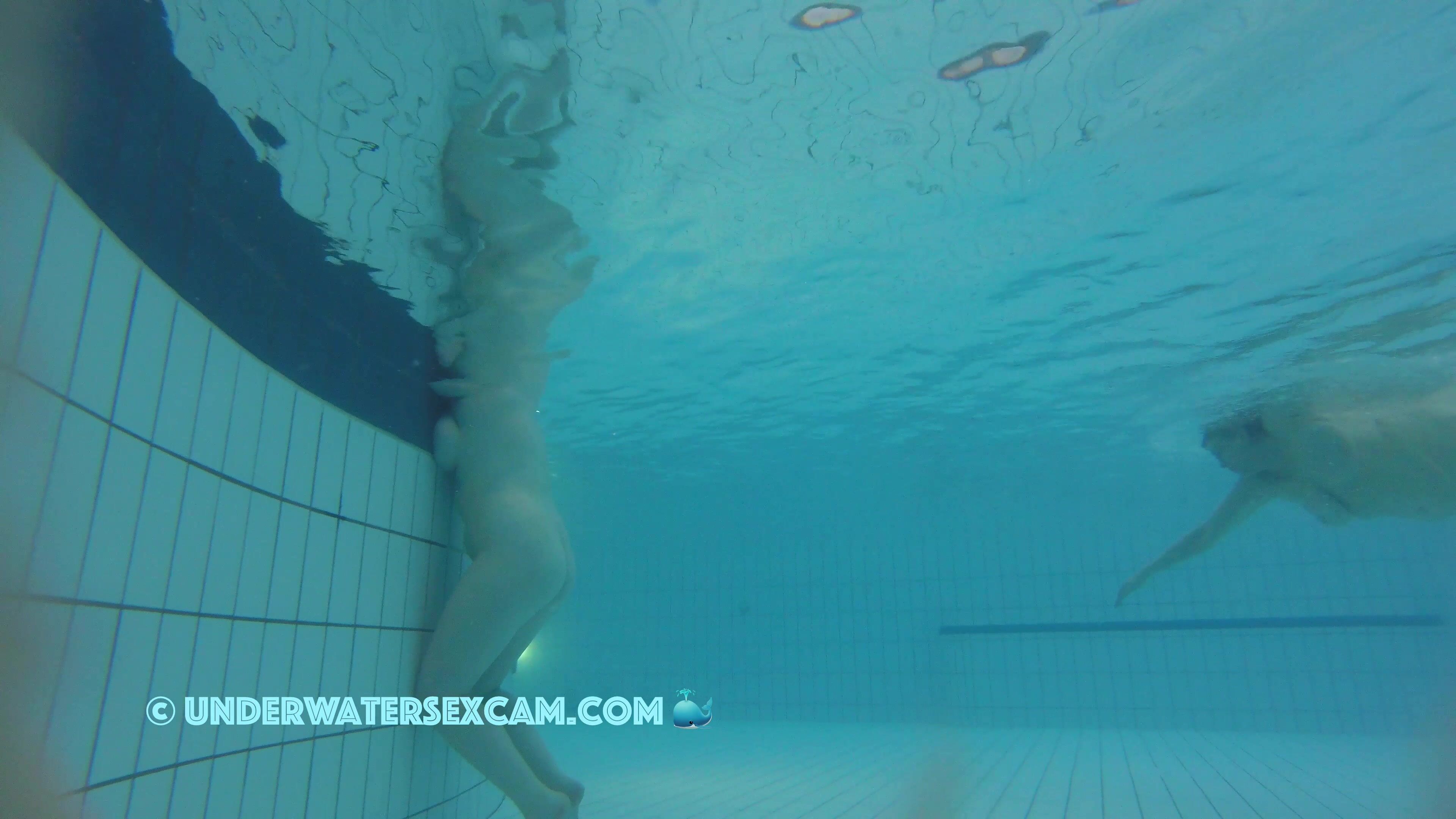 Milf underwater in empty pool