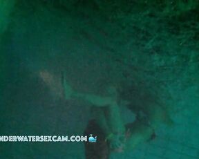 VIDEO OF THE DAY! Underwater blowjob and fun