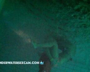 VIDEO OF THE DAY! Underwater blowjob and fun