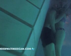 VIDEO OF THE DAY! Handjob under the famous waterfall