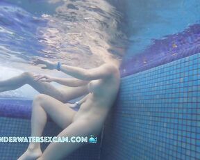 VIDEO OF THE DAY! Hot girls do half sport in a public sauna pool