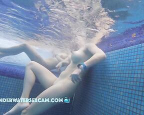 VIDEO OF THE DAY! Hot girls do half sport in a public sauna pool