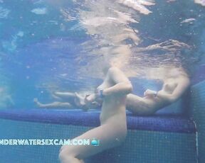 VIDEO OF THE DAY! Hot girls do half sport in a public sauna pool