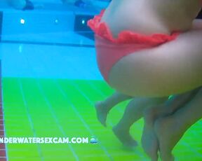 VIDEO OF THE DAY! She almost loses her bikini panties