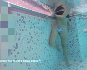 VIDEO OF THE DAY! Very hot bikini girl starts masturbating