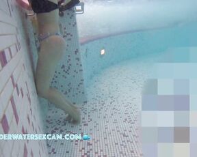 VIDEO OF THE DAY! Very hot bikini girl starts masturbating