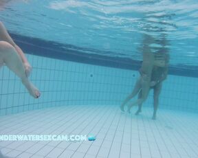 Let´s try to fuck underwater in the public pool