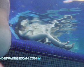 Want to lie with her on the underwater bench