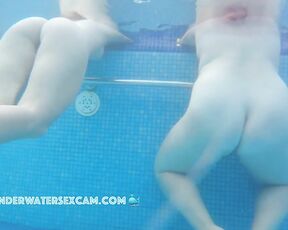 VIDEO OF THE DAY! Two girls masturbate with jet stream