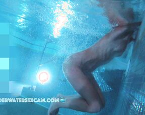 Slim elder milf enjoys underwater massage