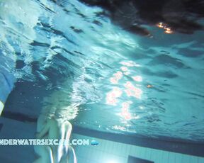 Underwater race with bbw milf