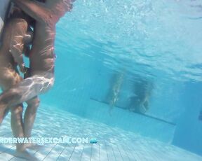 VIDEO OF THE DAY! Hot girl gives underwater handjob for a big hard dick