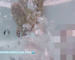 VIDEO OF THE DAY! She gets horny in the jacuzzi and one finger disappears