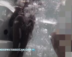 VIDEO OF THE DAY! Black latina teen waiting for something in the jacuzzi