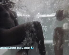 VIDEO OF THE DAY! Black latina teen waiting for something in the jacuzzi