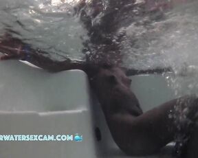 VIDEO OF THE DAY! Black latina teen waiting for something in the jacuzzi