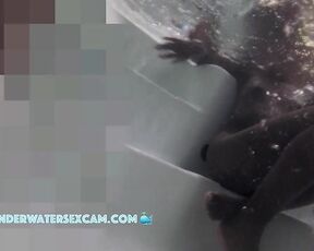 VIDEO OF THE DAY! Black latina teen waiting for something in the jacuzzi