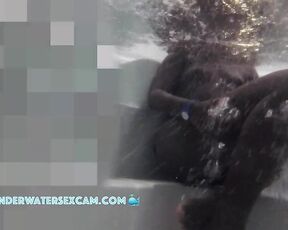 VIDEO OF THE DAY! Black latina teen waiting for something in the jacuzzi