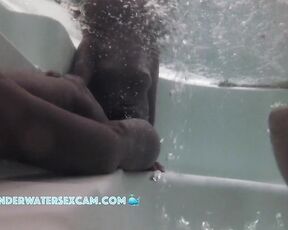 VIDEO OF THE DAY! Black latina teen waiting for something in the jacuzzi