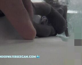 VIDEO OF THE DAY! Black latina teen waiting for something in the jacuzzi