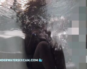 VIDEO OF THE DAY! Black latina teen waiting for something in the jacuzzi