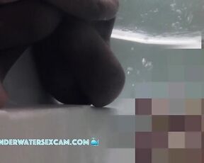 VIDEO OF THE DAY! Black latina teen waiting for something in the jacuzzi