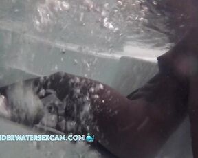 VIDEO OF THE DAY! Black Latina wants to talk in the jaccuzzi