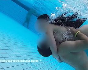 VIDEO OF THE DAY! Model couple plays sexy underwater games plus handjob