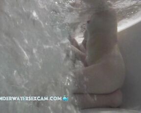 VIDEO OF THE DAY! Single girl alone in the jacuzzi