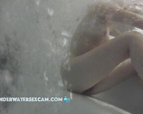 VIDEO OF THE DAY! Single girl alone in the jacuzzi