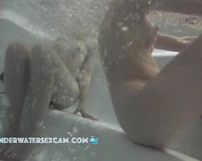 VIDEO OF THE DAY! Single girl alone in the jacuzzi