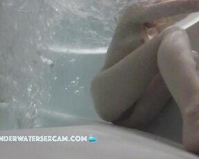 VIDEO OF THE DAY! Single girl alone in the jacuzzi