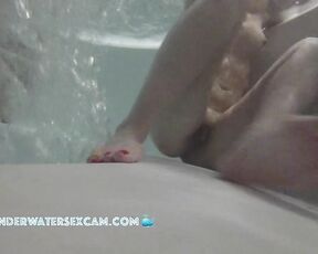 VIDEO OF THE DAY! Single girl alone in the jacuzzi