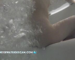 VIDEO OF THE DAY! Single girl alone in the jacuzzi