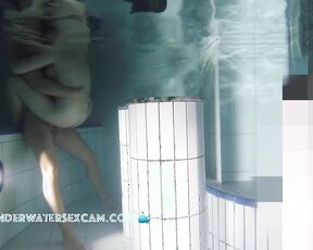 VIDEO OF THE DAY! Hot couple has underwater sex in a corner