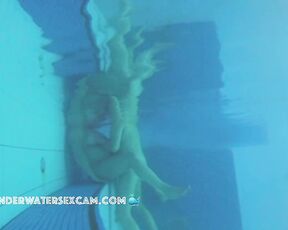 Milf couple tries to fuck underwater
