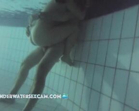 VIDEO OF THE DAY! Fast underwater sex with happy end