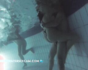 Fast underwater sex with happy end