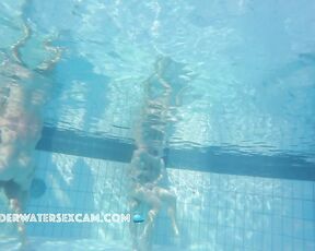 VIDEO OF THE DAY! HOT! Couple starts underwater sex