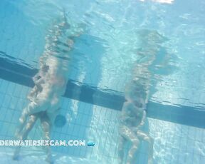 VIDEO OF THE DAY! HOT! Couple starts underwater sex