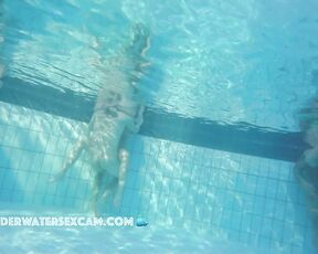 VIDEO OF THE DAY! HOT! Couple starts underwater sex