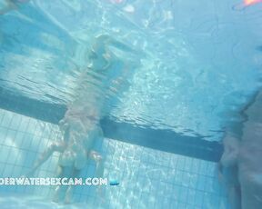 VIDEO OF THE DAY! HOT! Couple starts underwater sex