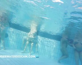 VIDEO OF THE DAY! HOT! Couple starts underwater sex