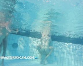 VIDEO OF THE DAY! HOT! Couple starts underwater sex